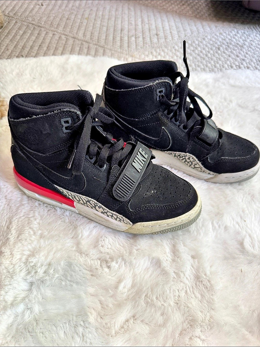 Nike Air Jordan 1 Mid High-Top Sneakers in Black & Red US 4.5